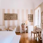 Mary Nocleg ze śniadaniem 4*