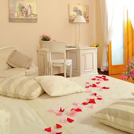Mary 4* Positano