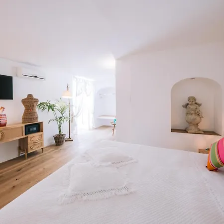 Mary Bed and Breakfast 4*