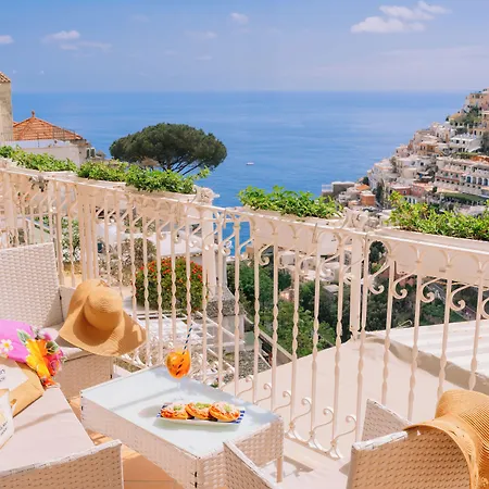Mary 4* Positano