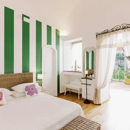 Mary 4* Positano